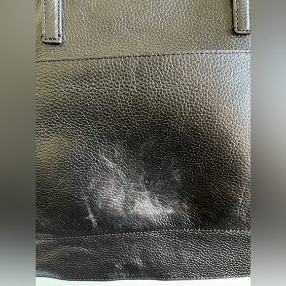 GUC: A beautiful black leather DKNY tote - Picture 13 of 16